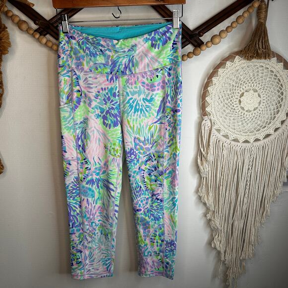 Lilly Pulitzer Pants - Lilly Pulitzer Luxletic Weekender Shell of a Party High Rise Crop Leggings